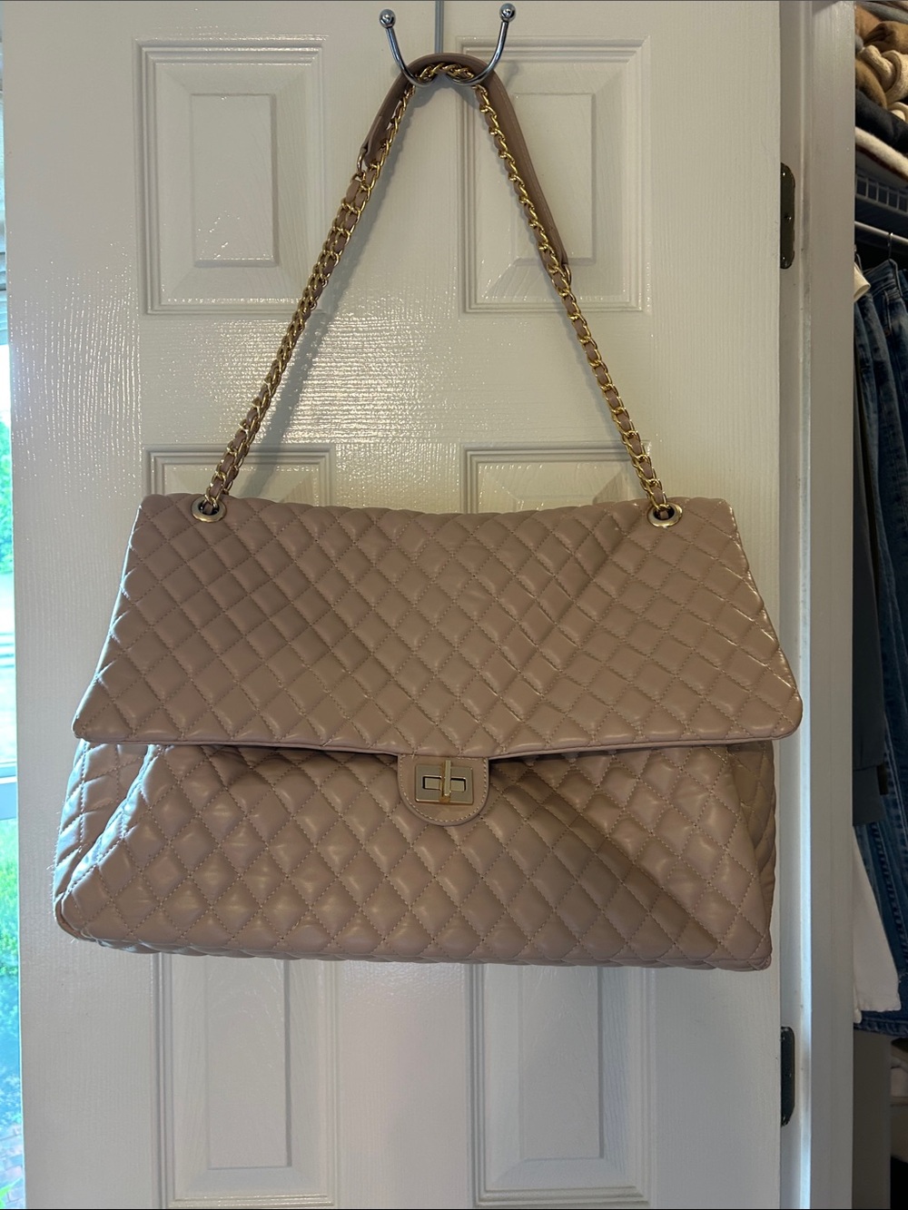 Quilted Nude Shoulder Weekender Bag with Gold Chain Large New - Picture 13 of 16